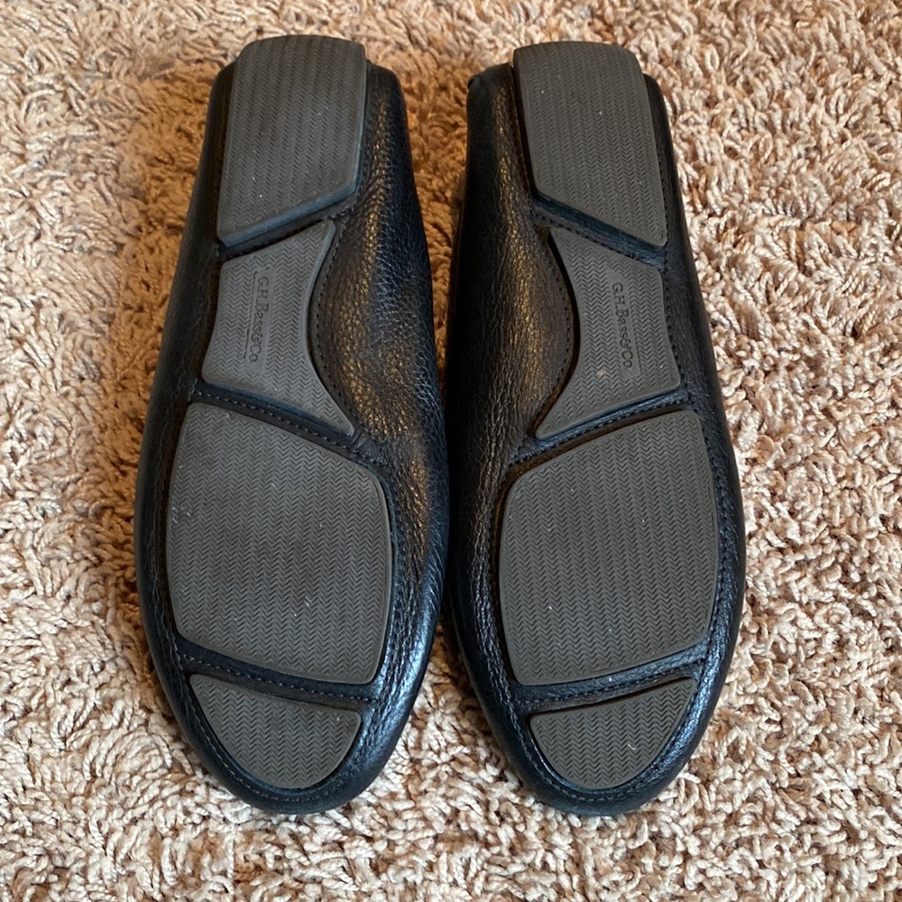G.H. Bass Missy Driving Moc in Black. - Picture 2 of 5
